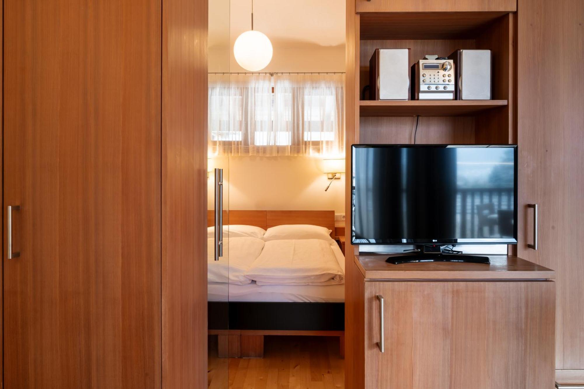 St. Ulrichhof Apartment Lana Bagian luar foto